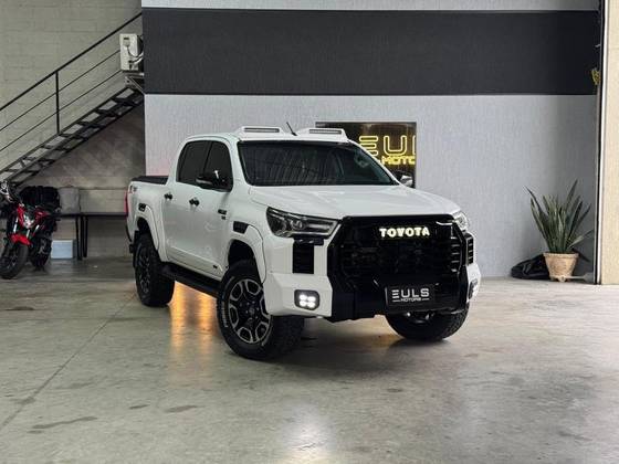TOYOTA HILUX 2.8 D-4D TURBO DIESEL CD SR 4X4 AUTOMÁTICO